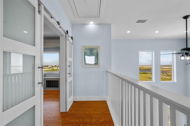 11202 Reagor Way, Galveston, TX 77554