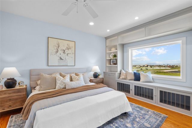 11202 Reagor Way, Galveston, TX 77554