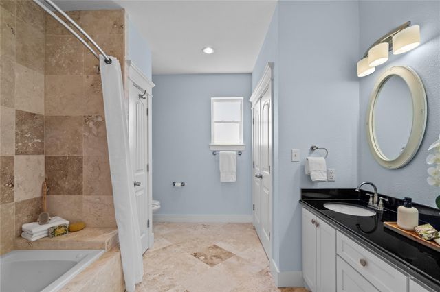 11202 Reagor Way, Galveston, TX 77554