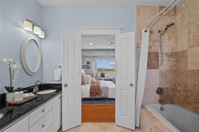 11202 Reagor Way, Galveston, TX 77554