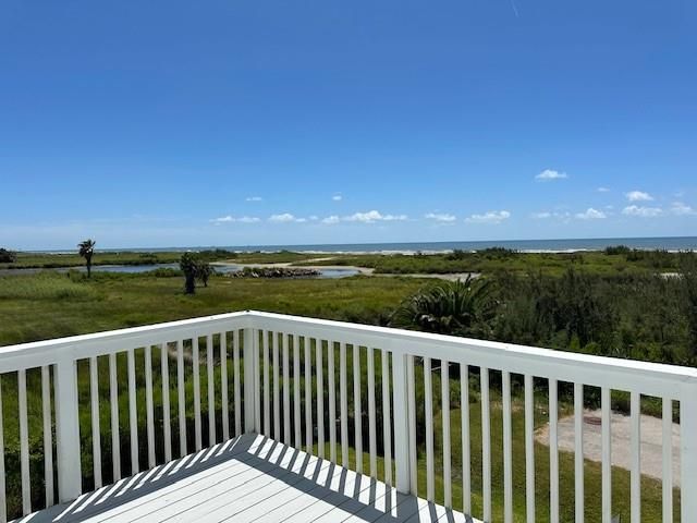 11202 Reagor Way, Galveston, TX 77554