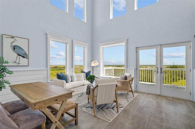 11202 Reagor Way, Galveston, TX 77554