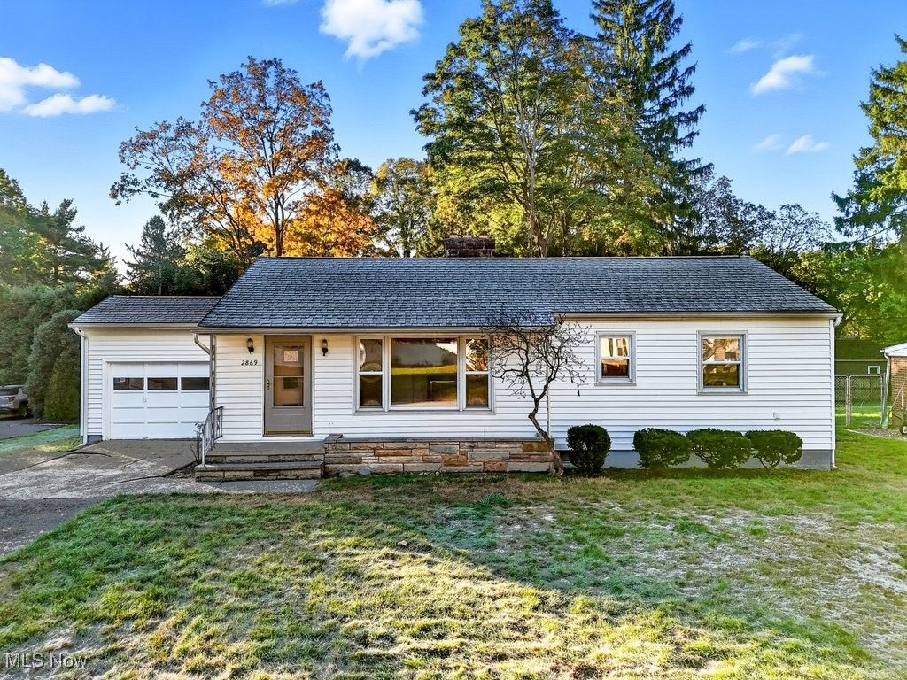 2869 Lakewood Drive, Silver Lake, OH 44224