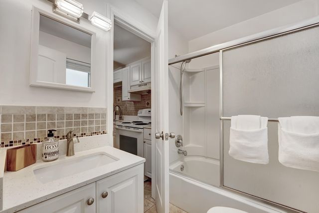 813 SW Middle Street Court, Fort Lauderdale, FL 33312