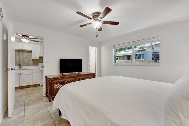 813 SW Middle Street Court, Fort Lauderdale, FL 33312