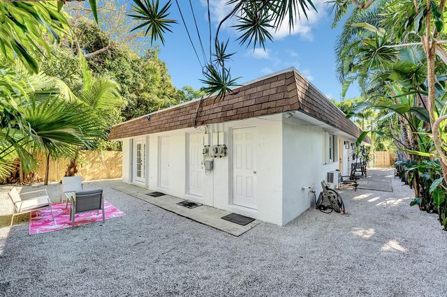813 SW Middle Street Court, Fort Lauderdale, FL 33312