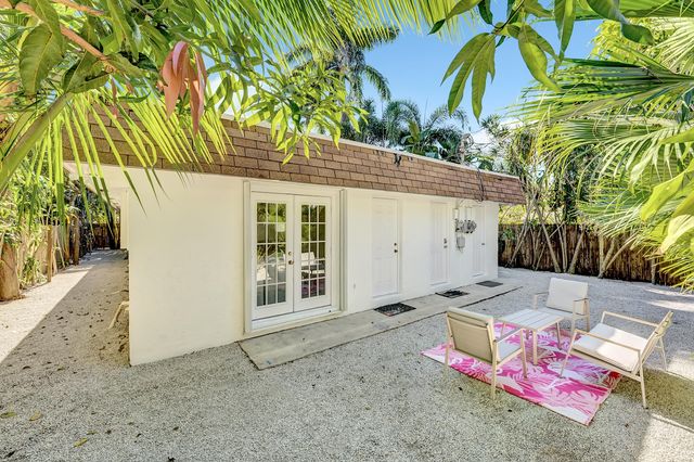 813 SW Middle Street Court, Fort Lauderdale, FL 33312