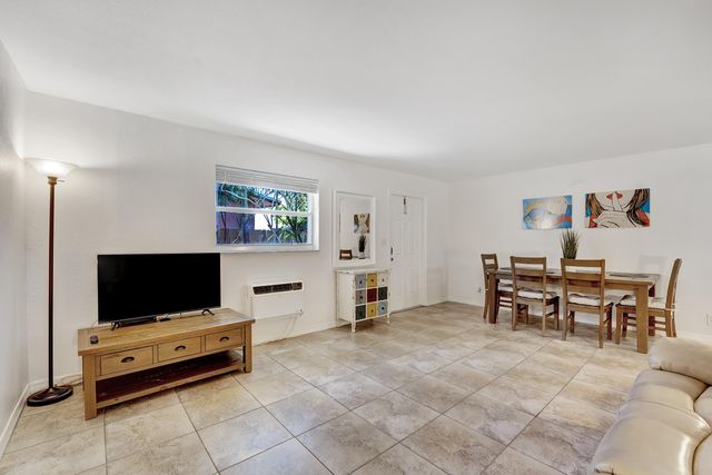 813 SW Middle Street Court, Fort Lauderdale, FL 33312