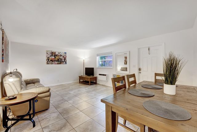 813 SW Middle Street Court, Fort Lauderdale, FL 33312