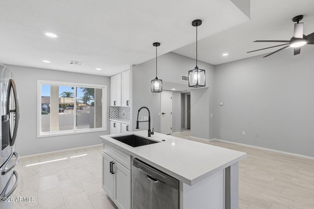 16817 N MEADOW PARK Drive, Sun City, AZ 85351
