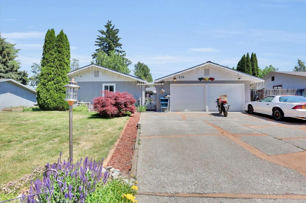 215 S Moen St, Greenacres, WA 99016
