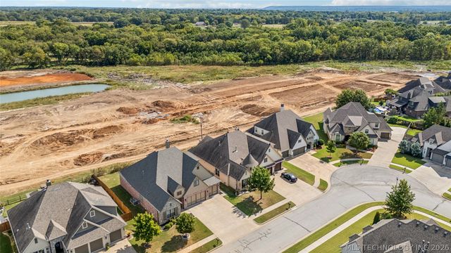 12373 S 105th Avenue E, Bixby, OK 74008