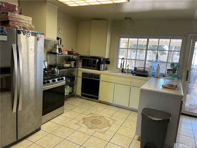 1079 S Clifpark Circle, Anaheim, CA 92805