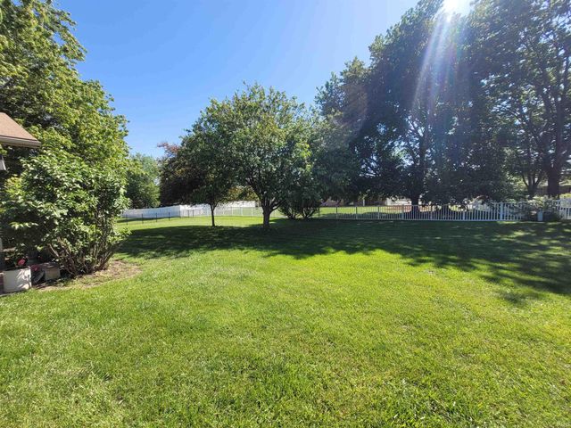1116 Cherry Hills Drive, Mount Vernon, IN 47620