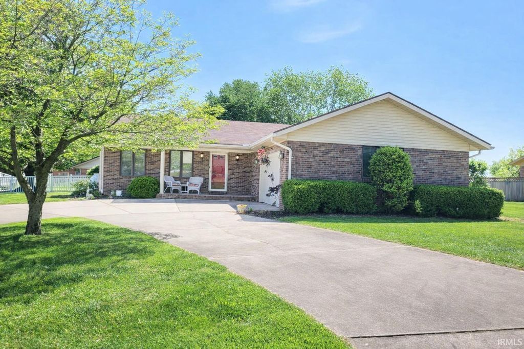 1116 Cherry Hills Drive, Mount Vernon, IN 47620