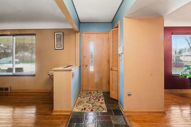 19063 Biscayne Avenue, Eastpointe, MI 48021