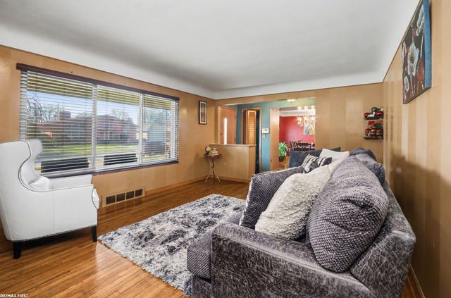 19063 Biscayne Avenue, Eastpointe, MI 48021