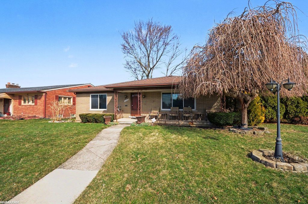 19063 Biscayne Avenue, Eastpointe, MI 48021