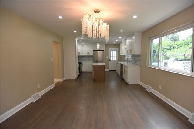 145 Mapledale Dr, Munhall, PA 15120
