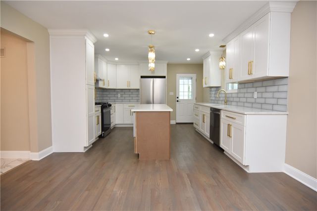 145 Mapledale Dr, Munhall, PA 15120