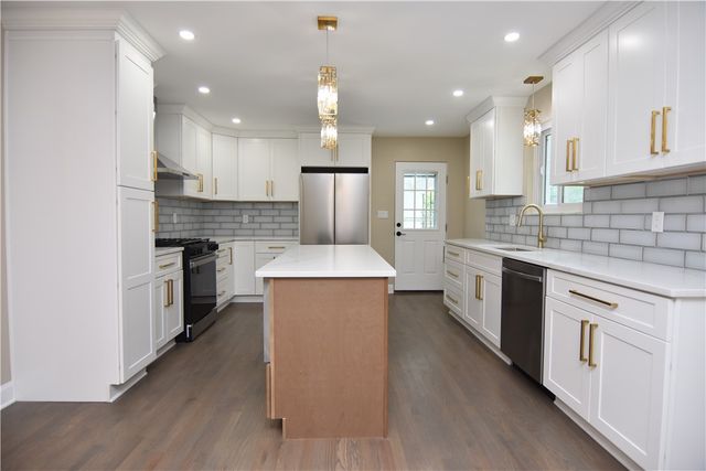 145 Mapledale Dr, Munhall, PA 15120
