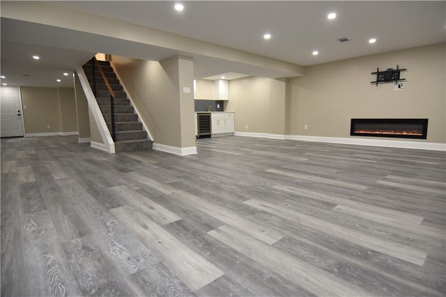 145 Mapledale Dr, Munhall, PA 15120