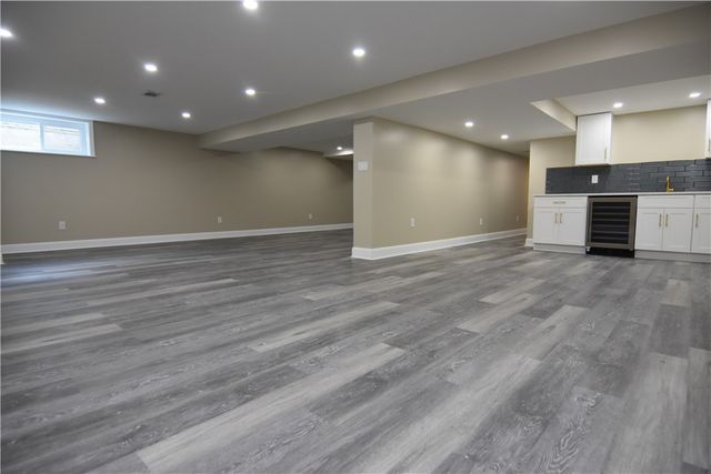 145 Mapledale Dr, Munhall, PA 15120