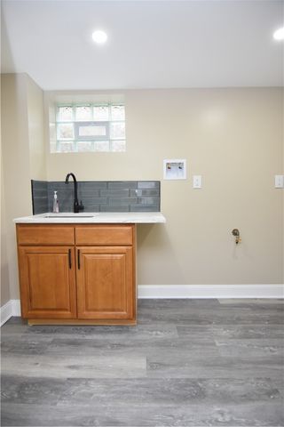 145 Mapledale Dr, Munhall, PA 15120