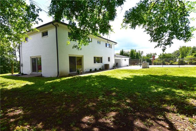 145 Mapledale Dr, Munhall, PA 15120