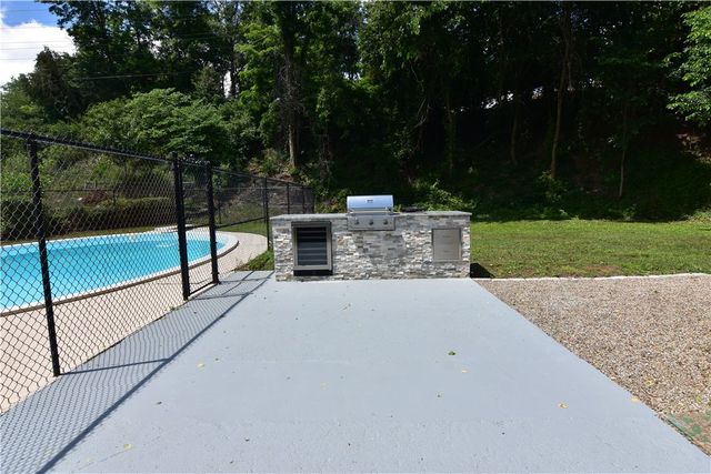 145 Mapledale Dr, Munhall, PA 15120