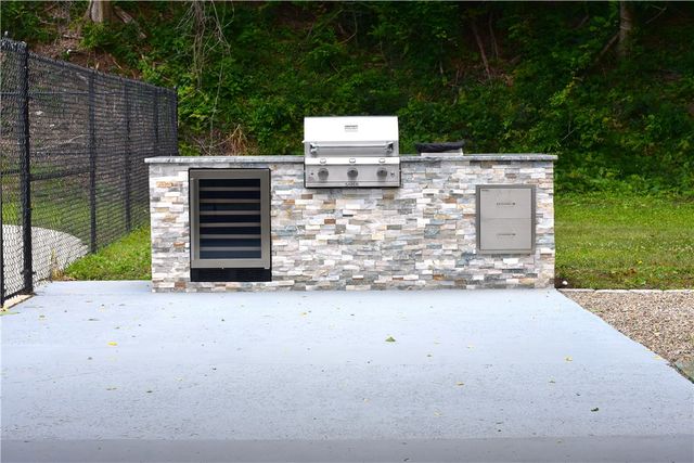 145 Mapledale Dr, Munhall, PA 15120