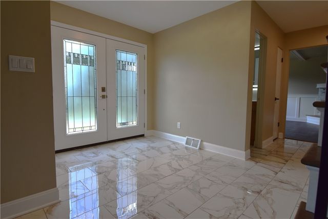 145 Mapledale Dr, Munhall, PA 15120