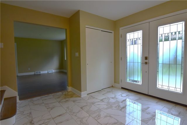 145 Mapledale Dr, Munhall, PA 15120