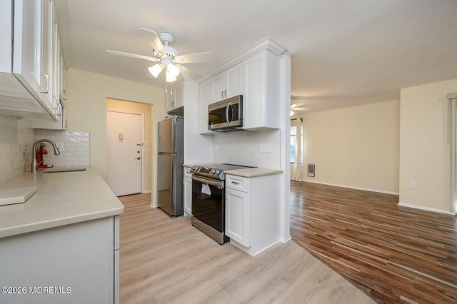 178 Amberly Drive A, Manalapan, NJ 07726