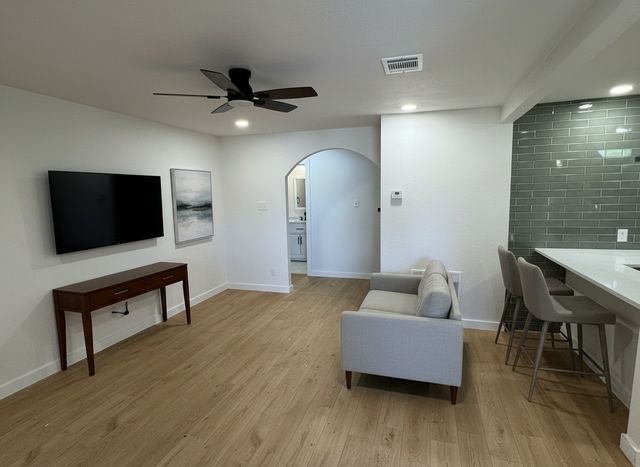 2432 Jonesboro Avenue, Dallas, TX 75228