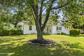 13 Chestnut Street, Farmingdale, NJ 07727