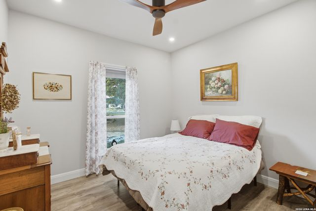 356 CREEKWOOD DR, Bandera, TX 78003