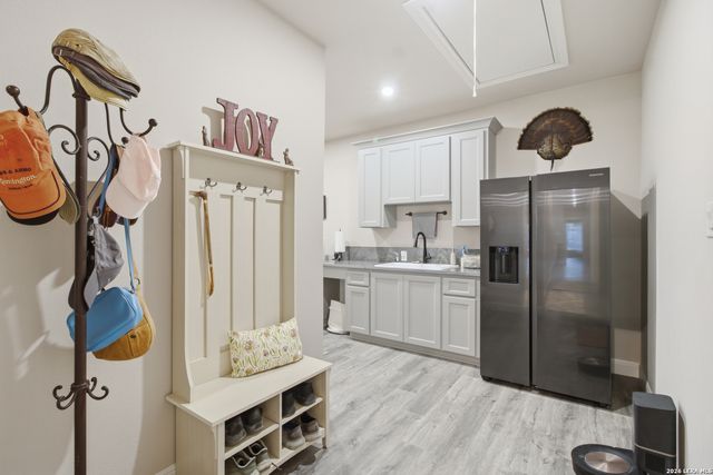 356 CREEKWOOD DR, Bandera, TX 78003