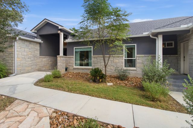 356 CREEKWOOD DR, Bandera, TX 78003
