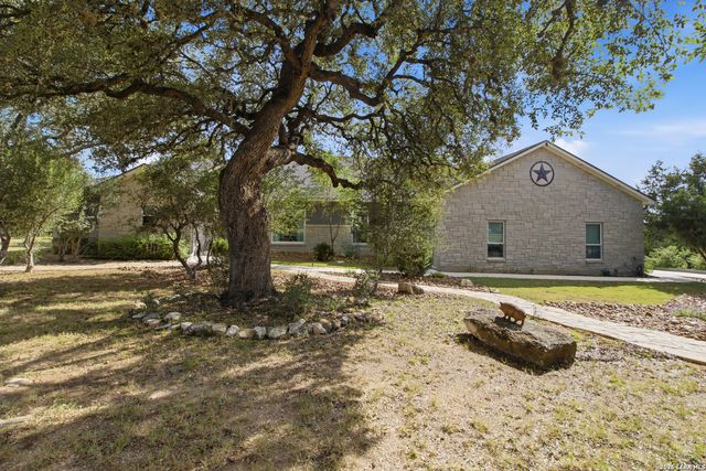 356 CREEKWOOD DR, Bandera, TX 78003
