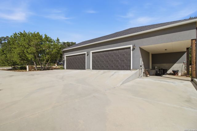 356 CREEKWOOD DR, Bandera, TX 78003
