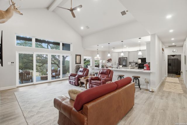 356 CREEKWOOD DR, Bandera, TX 78003