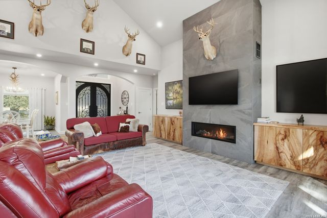 356 CREEKWOOD DR, Bandera, TX 78003