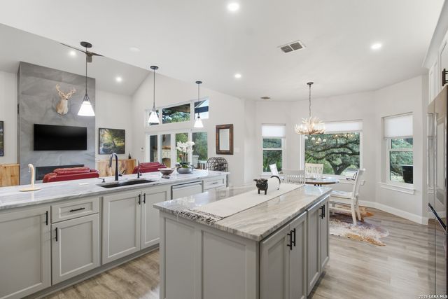 356 CREEKWOOD DR, Bandera, TX 78003
