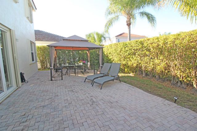 1396 Banyan Way, Weston, FL 33327