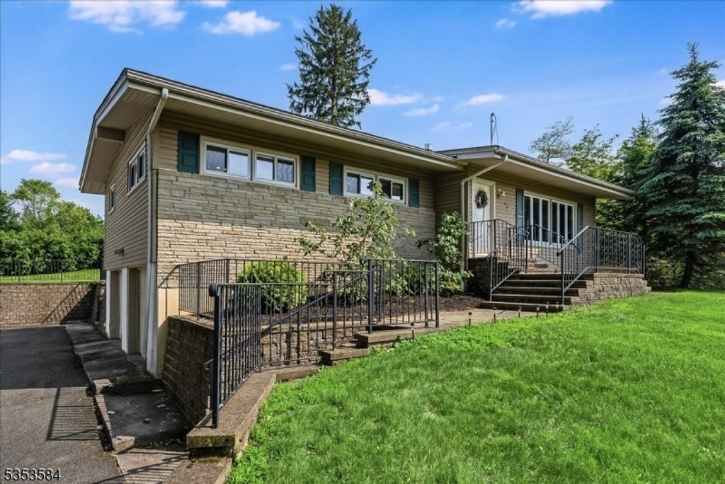 33 Pleasant Hill Rd, Roxbury Twp., NJ 07876