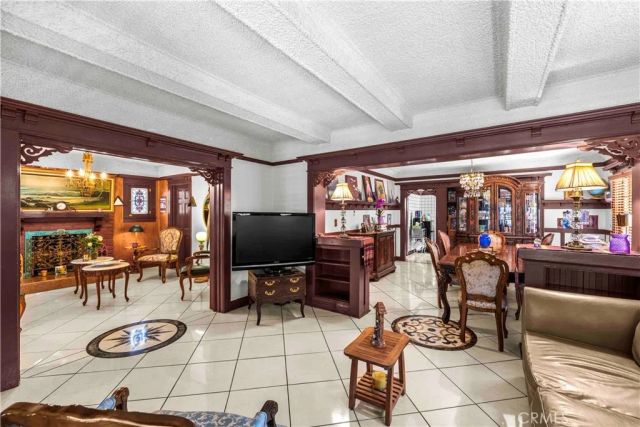 128 N St Andrews Place, Los Angeles, CA 90004