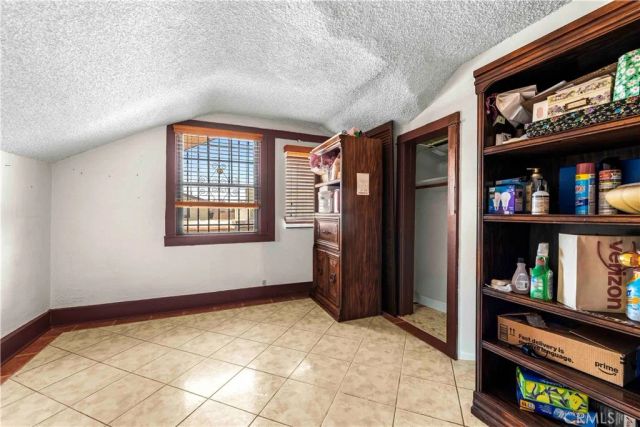 128 N St Andrews Place, Los Angeles, CA 90004