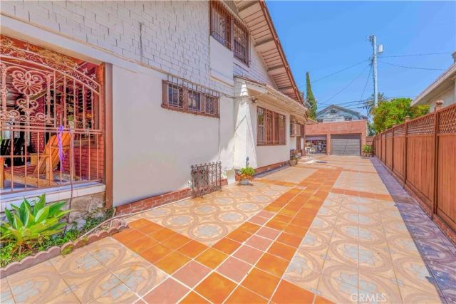 128 N St Andrews Place, Los Angeles, CA 90004