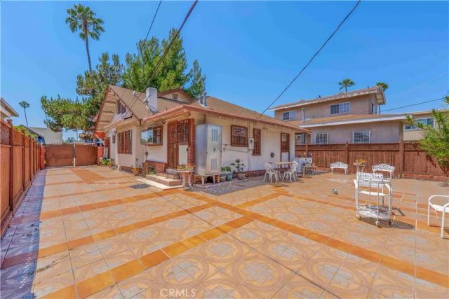 128 N St Andrews Place, Los Angeles, CA 90004